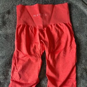 NVGTN CANDY APPLE CONTOUR SEAMLESS LEGGINGS